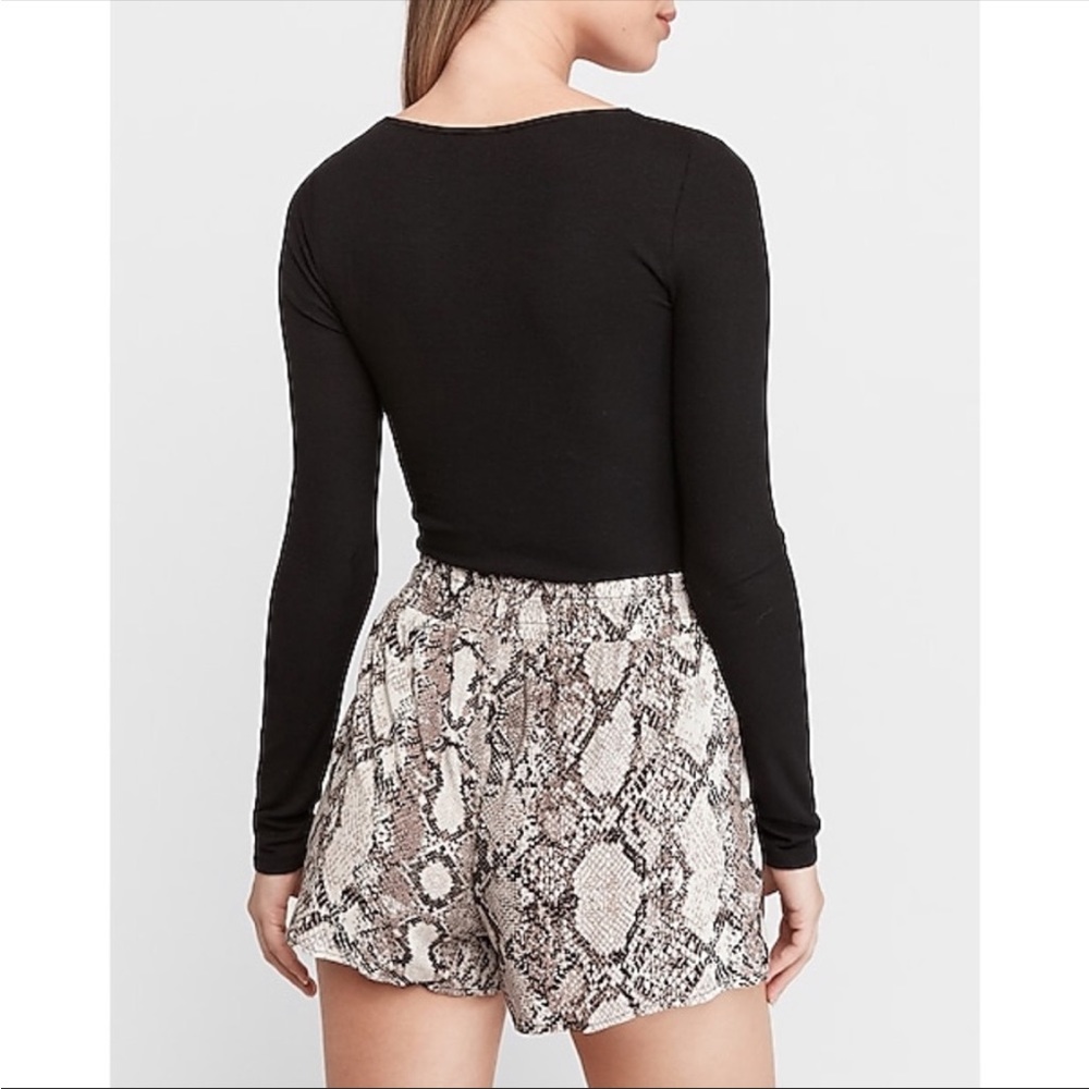 Express Snakeskin Print Elastic Drawstring Waist Casual Slip-On Statement Shorts - Picture 4 of 9